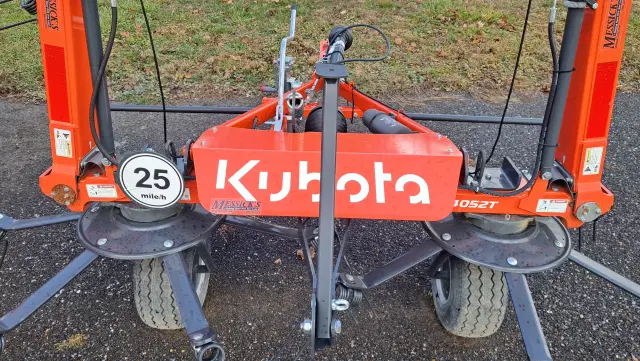 Image of Kubota TE4052T equipment image 2