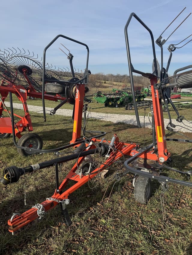 Image of Kubota TE4052T equipment image 2