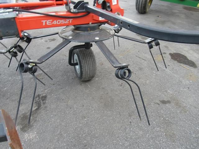 Image of Kubota TE4052T equipment image 4