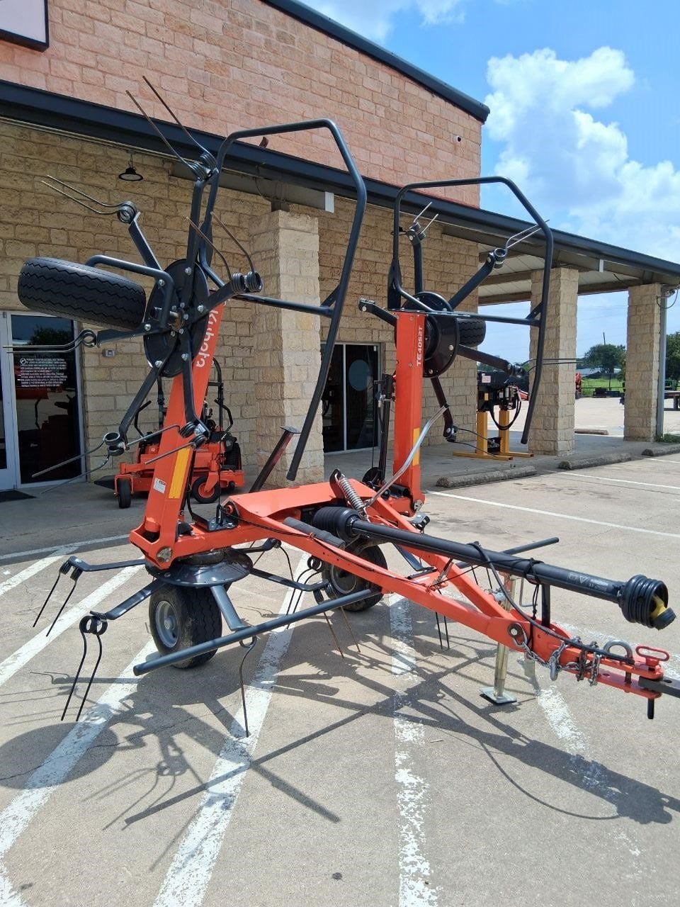 2021 Kubota TE4052T Equipment Image0