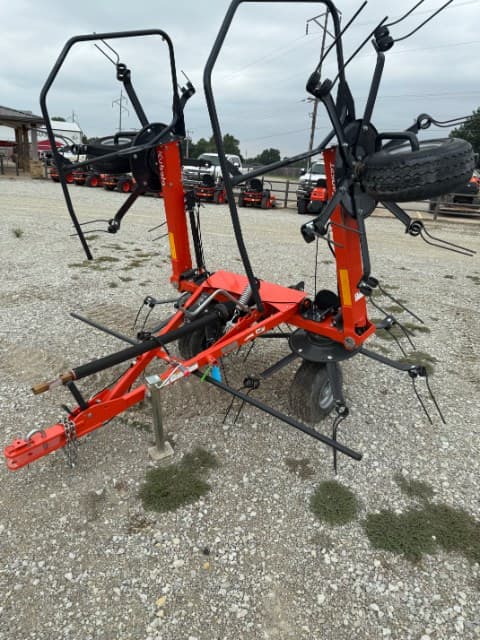 Image of Kubota TE4052T Primary Image