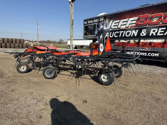 Image of Kubota TE6583T equipment image 2