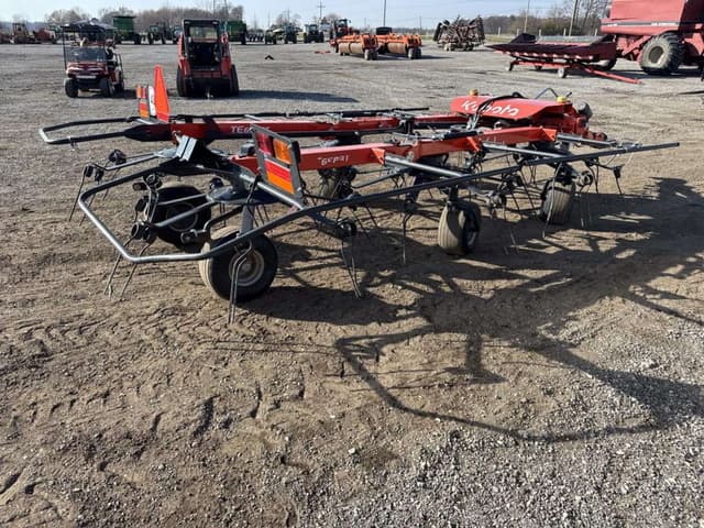 Image of Kubota TE6583T equipment image 4