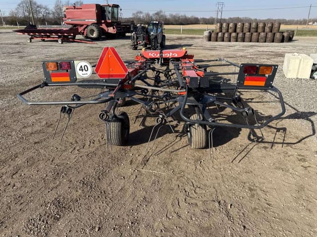 Image of Kubota TE6583T equipment image 3