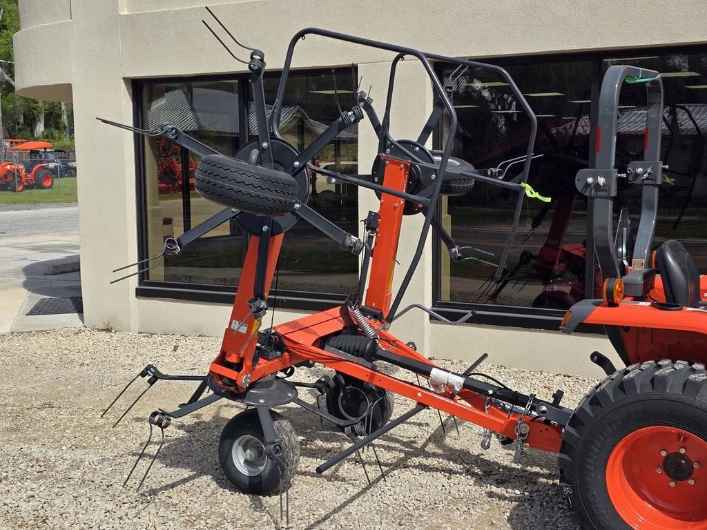 2025 Kubota TE4052T Equipment Image0