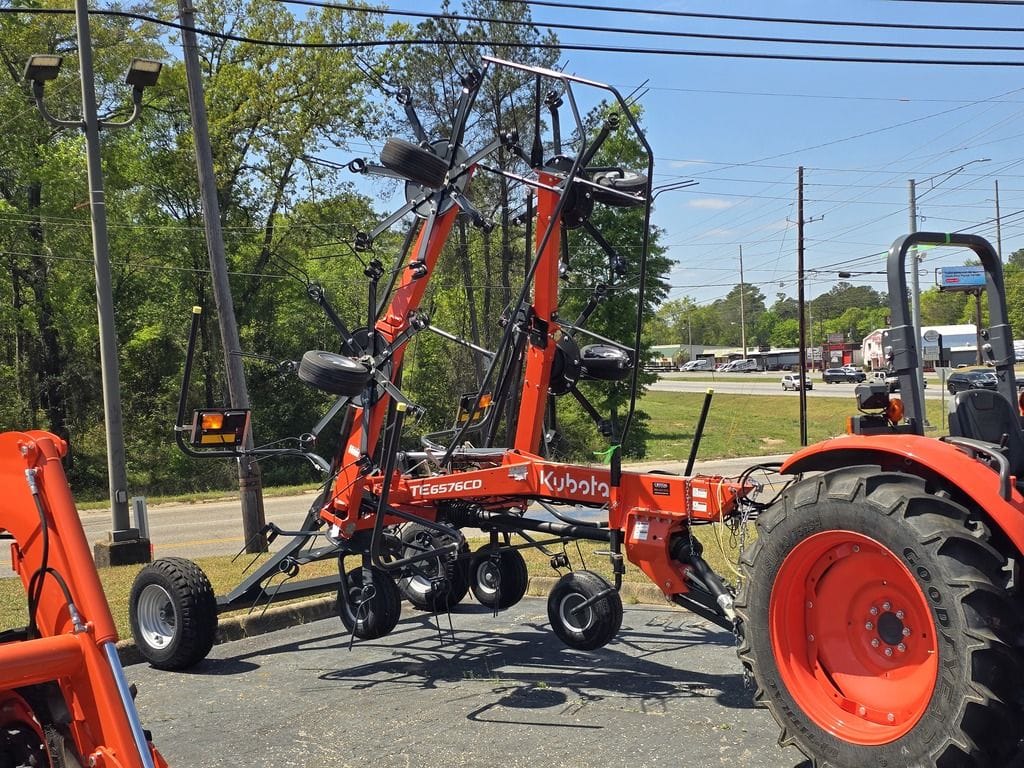 2026 Kubota TE6576CD Equipment Image0