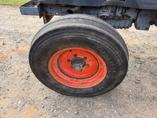 Image of Kubota L3830 equipment image 4