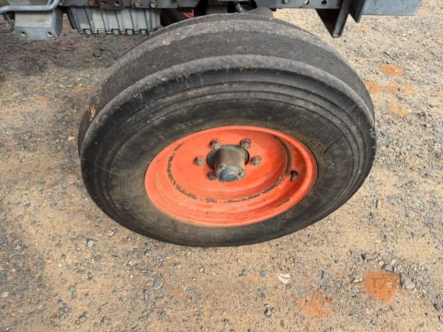 Image of Kubota L3830 equipment image 3