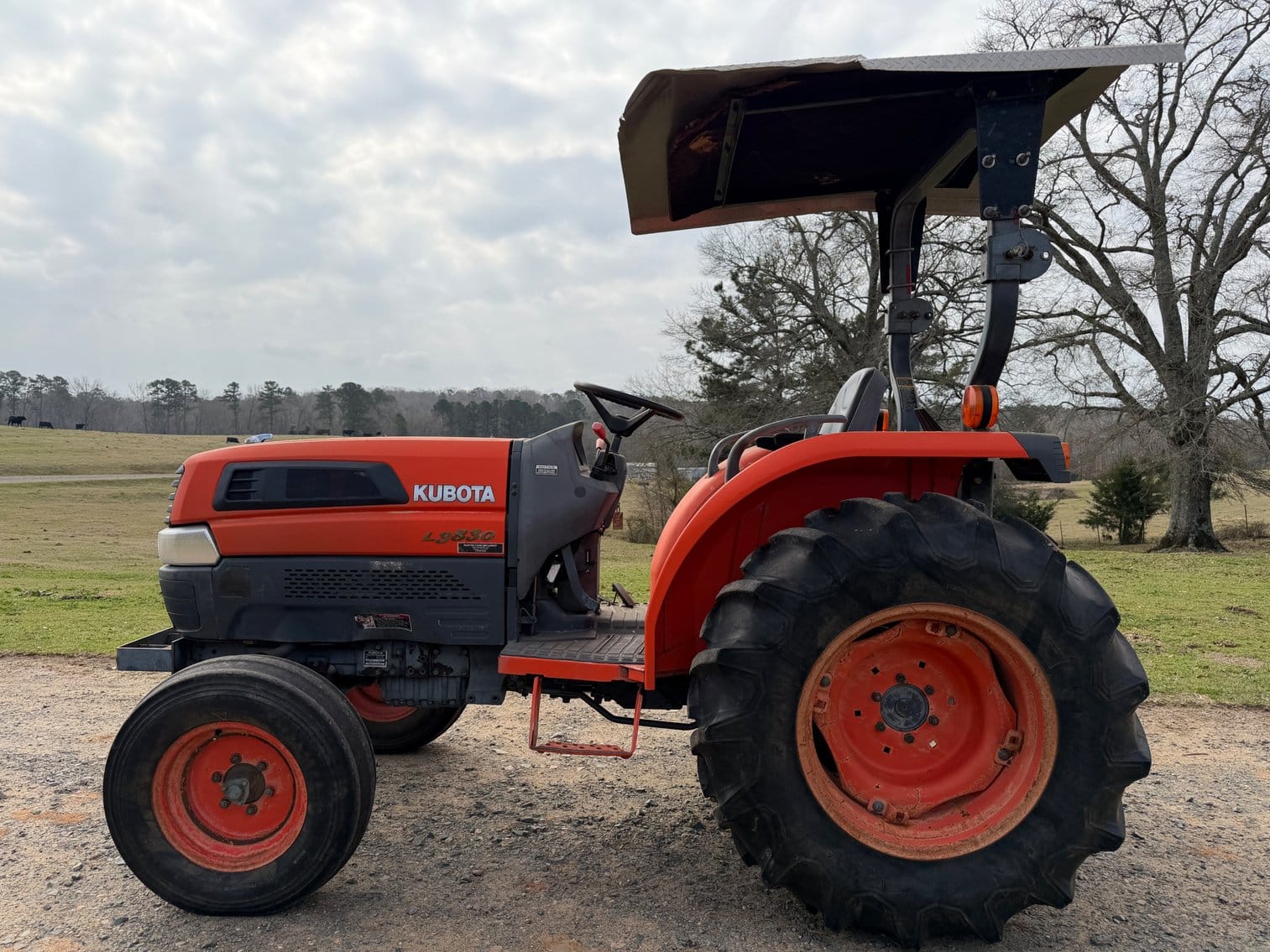 Kubota L3830 Equipment Image0