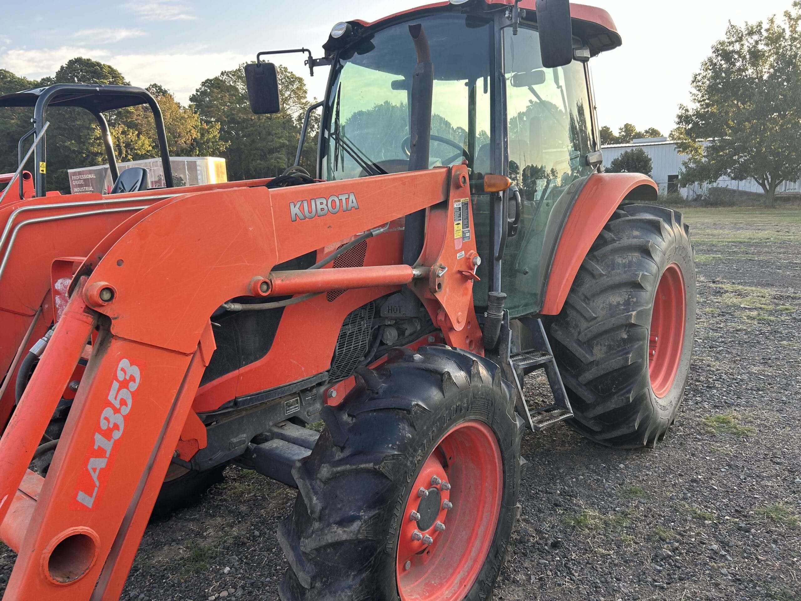 Kubota M8560 Equipment Image0