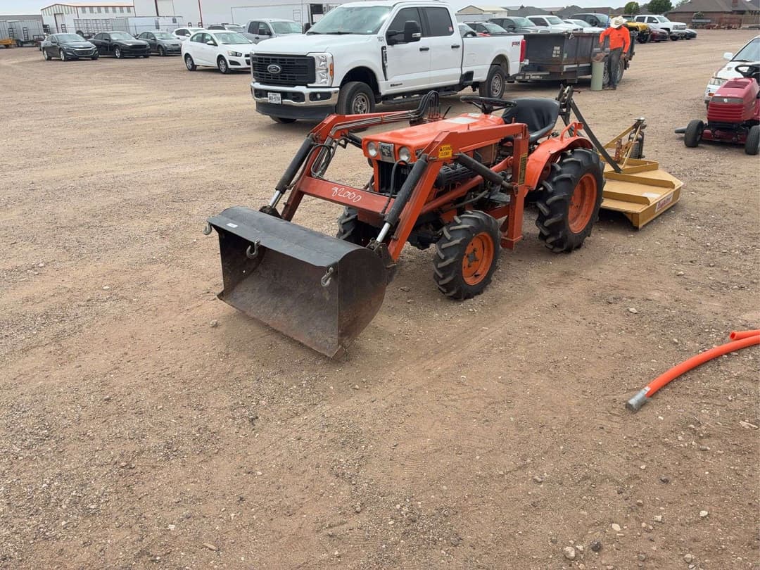 Image of Kubota B7100 Primary image