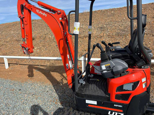 Kubota U17 Equipment Image0