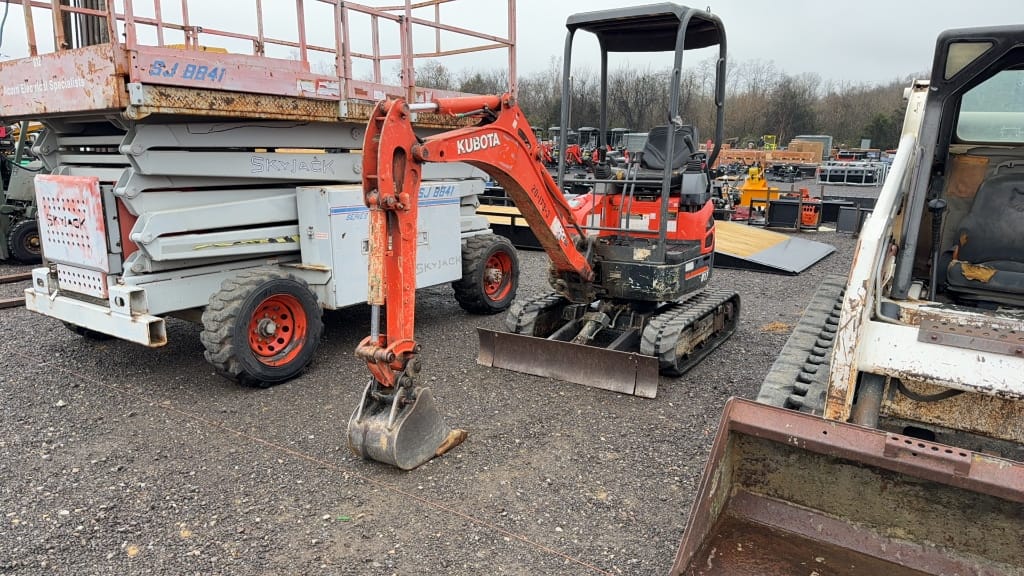 Kubota U17 Equipment Image0