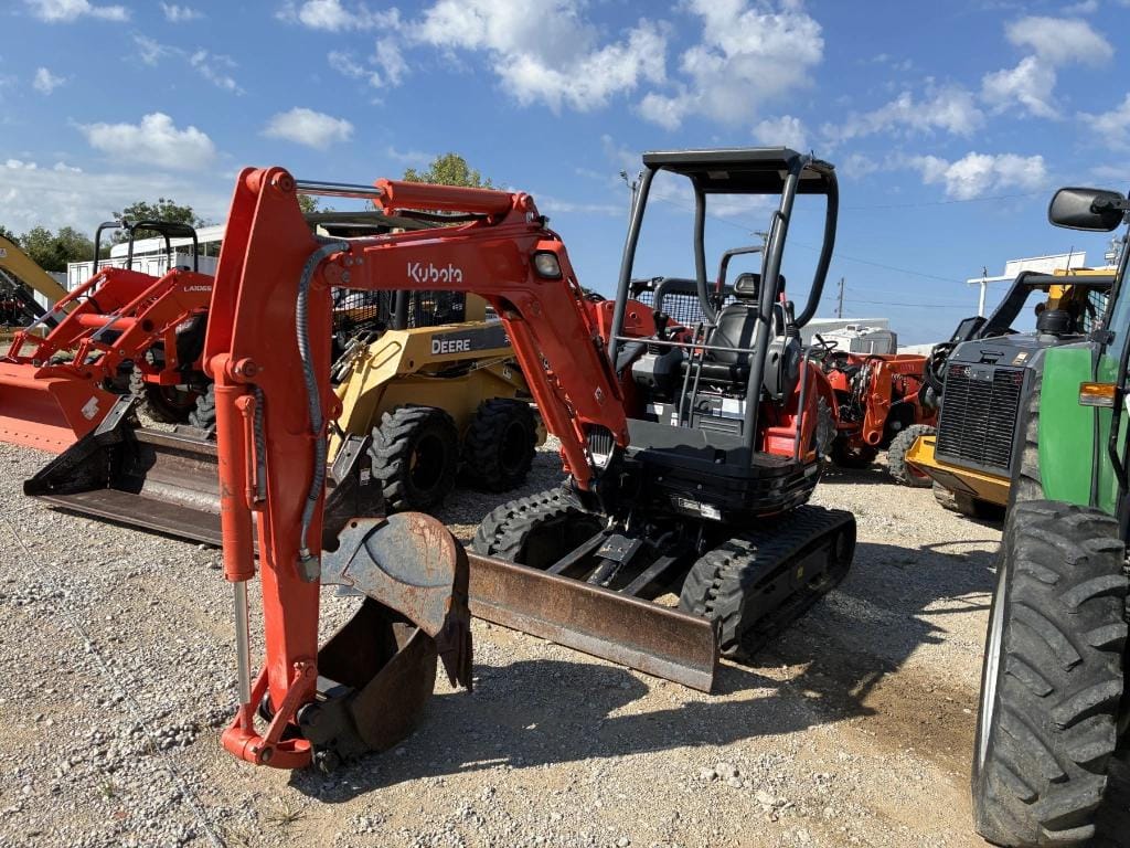 Kubota U25 Equipment Image0