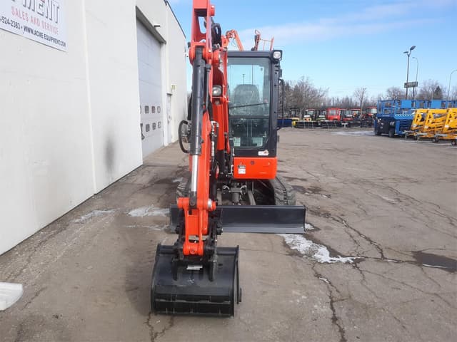 Image of Kubota U35-4R3 equipment image 2