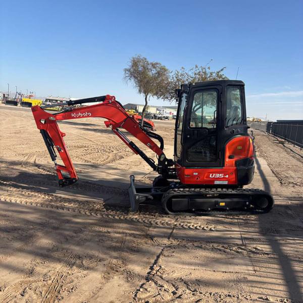 Image of Kubota U35-4 equipment image 4