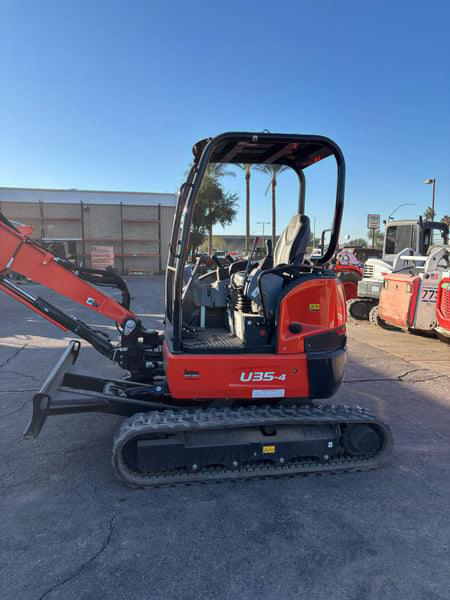 Image of Kubota U35-4 equipment image 4