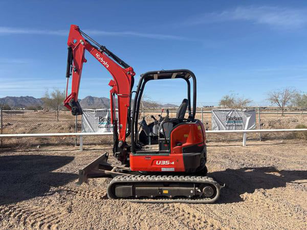 Kubota U35-4 Equipment Image0