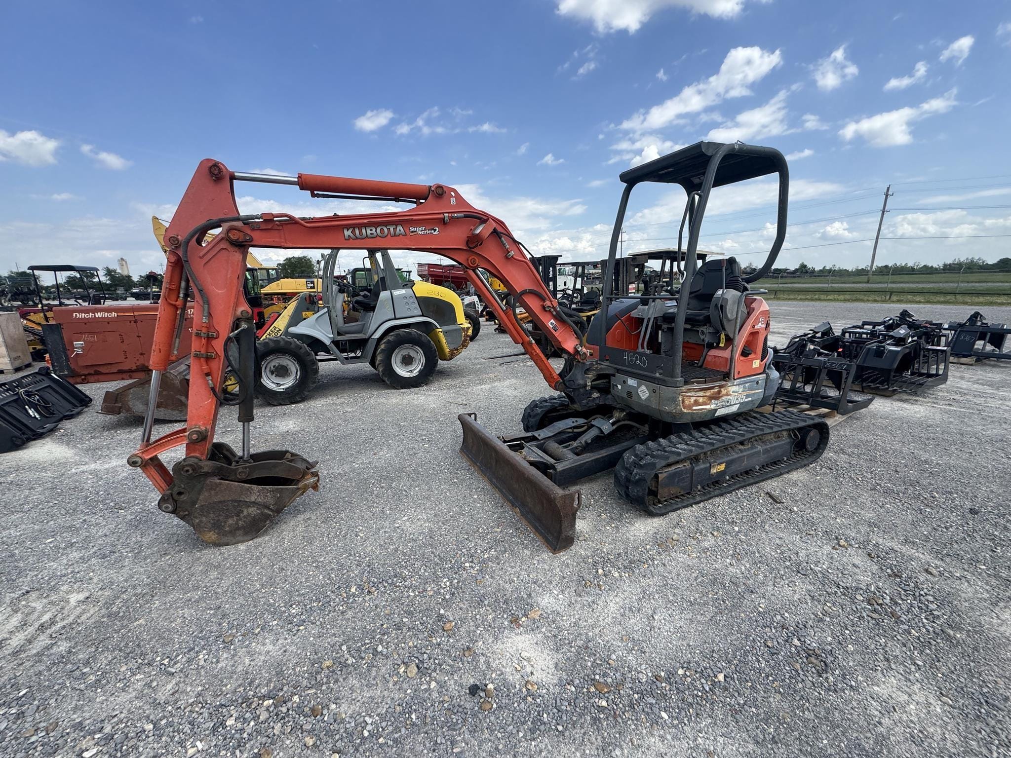 Kubota U35 Equipment Image0