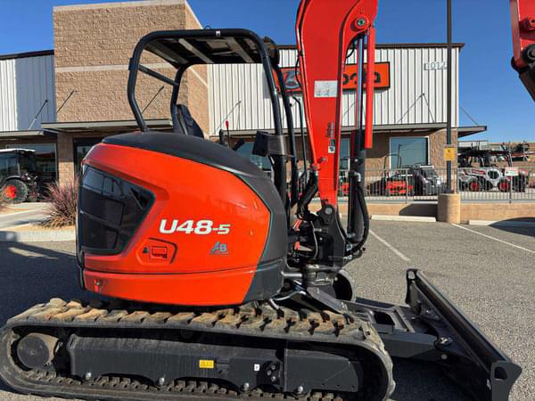 Image of Kubota U48-5 equipment image 1