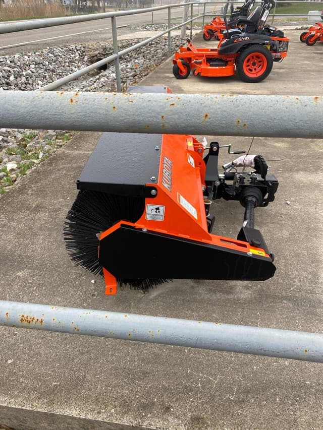Image of Kubota V5266 equipment image 2