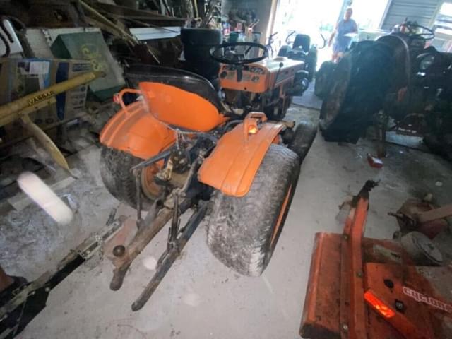 Image of Kubota B7100 equipment image 4