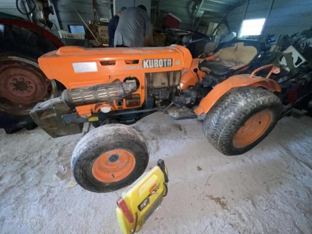Image of Kubota B7100 Primary image