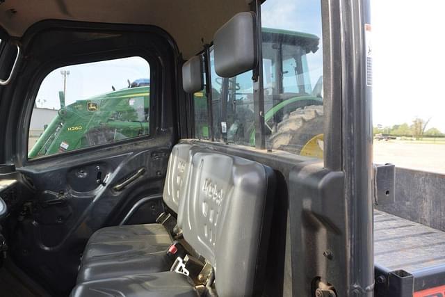 Image of Kubota RTV-X1100C equipment image 4