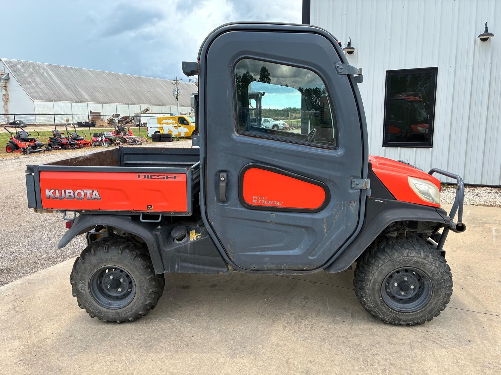 Kubota RTV-X1100C Equipment Image0