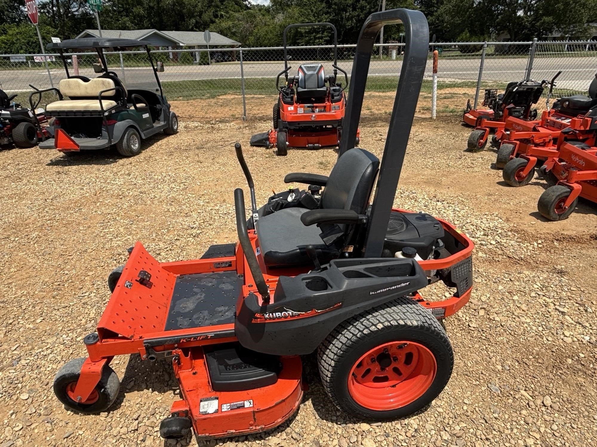 2018 Kubota Z122E Equipment Image0