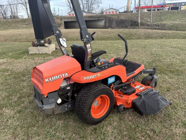 Image of Kubota ZG227 equipment image 2