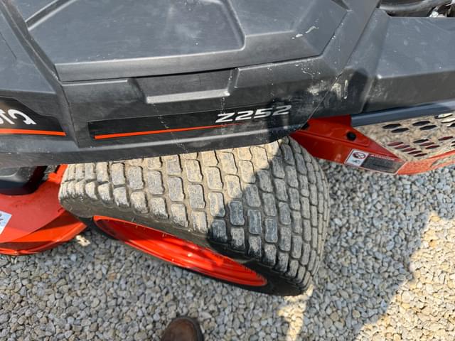 Image of Kubota Z252 equipment image 4