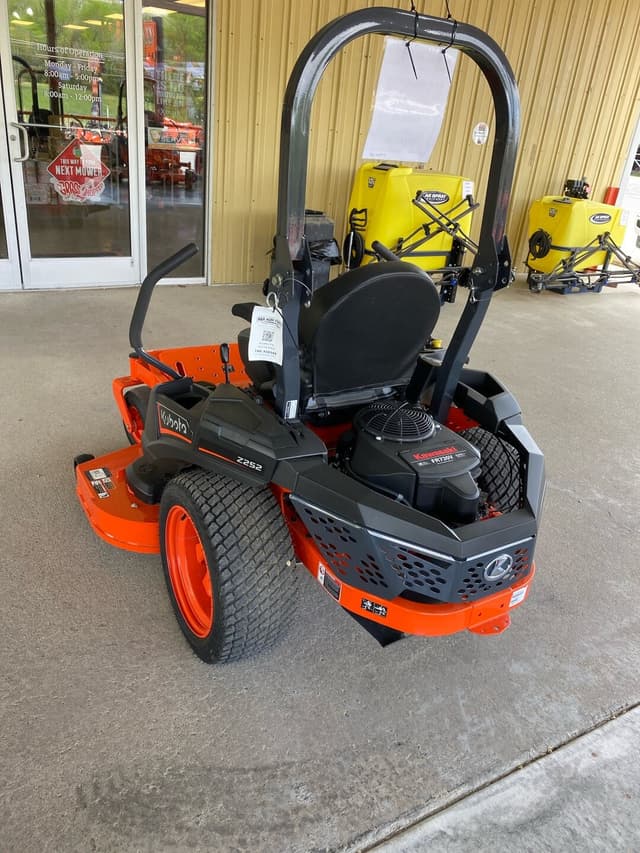 Image of Kubota Z252KW-54 equipment image 4