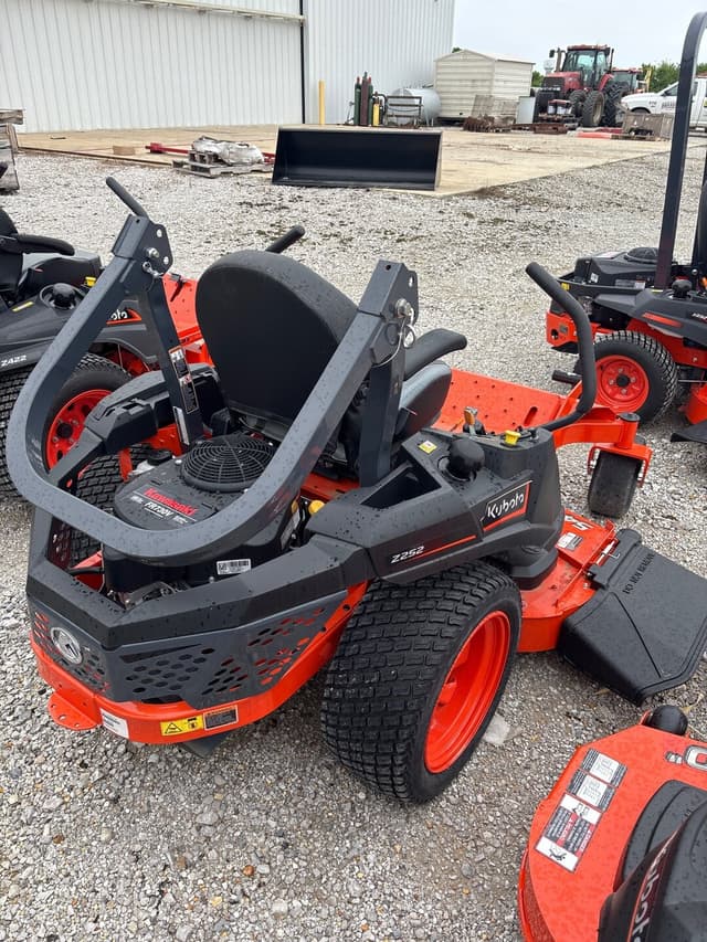Image of Kubota Z252 equipment image 2