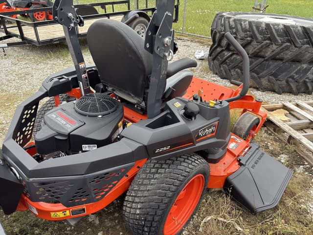 Image of Kubota Z252KW-54 equipment image 2