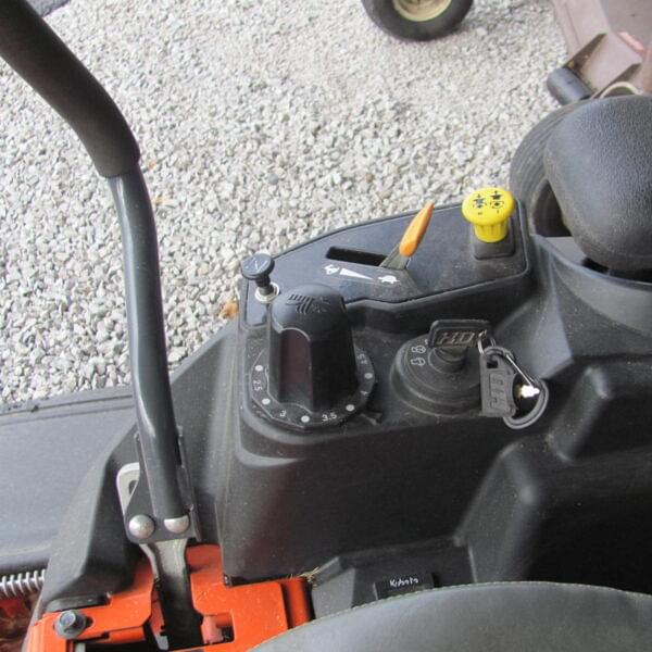 Image of Kubota Z411 equipment image 4