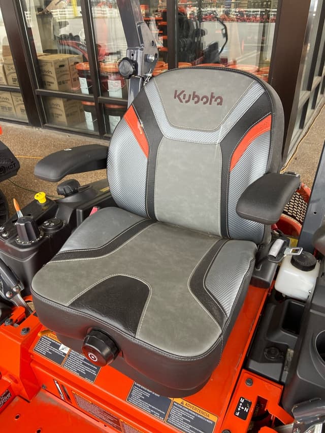 Image of Kubota Z412KW equipment image 1