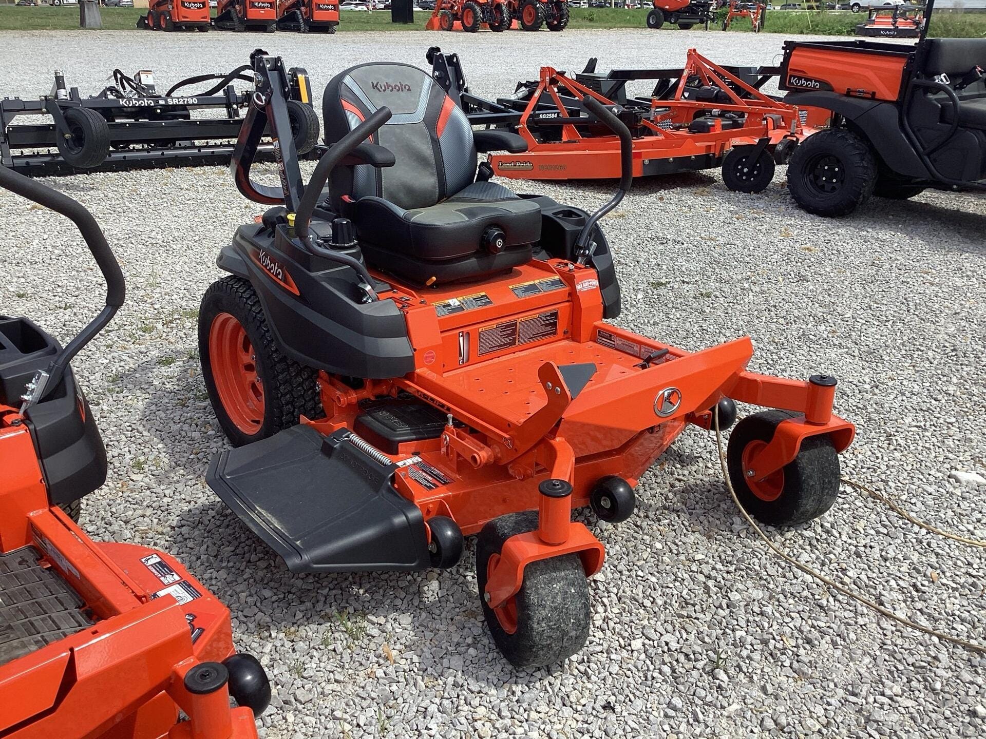 Kubota Z412KW Equipment Image0