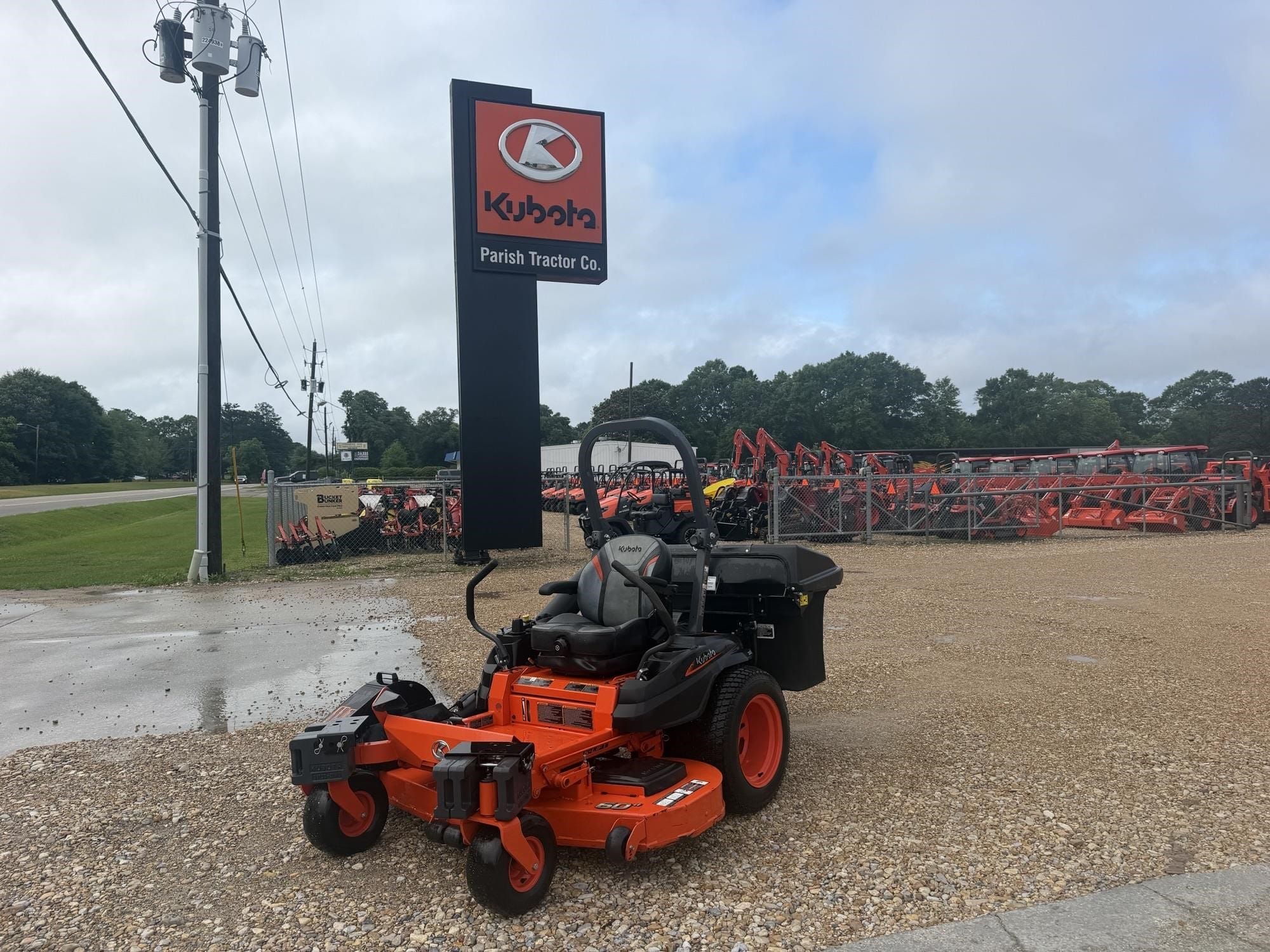 2024 Kubota Z422 Equipment Image0