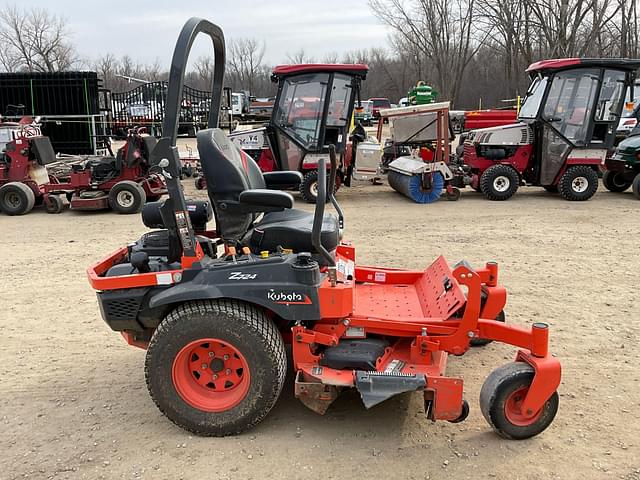 Image of Kubota Z724 equipment image 3