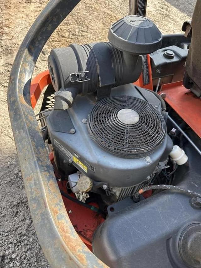 Image of Kubota Z724X equipment image 2