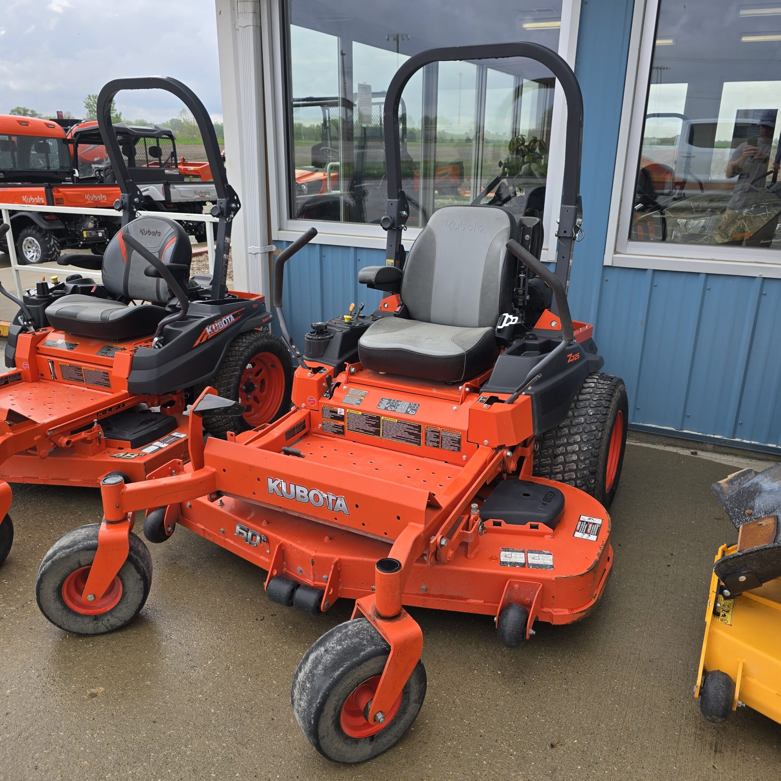 2011 Kubota Z725 Equipment Image0