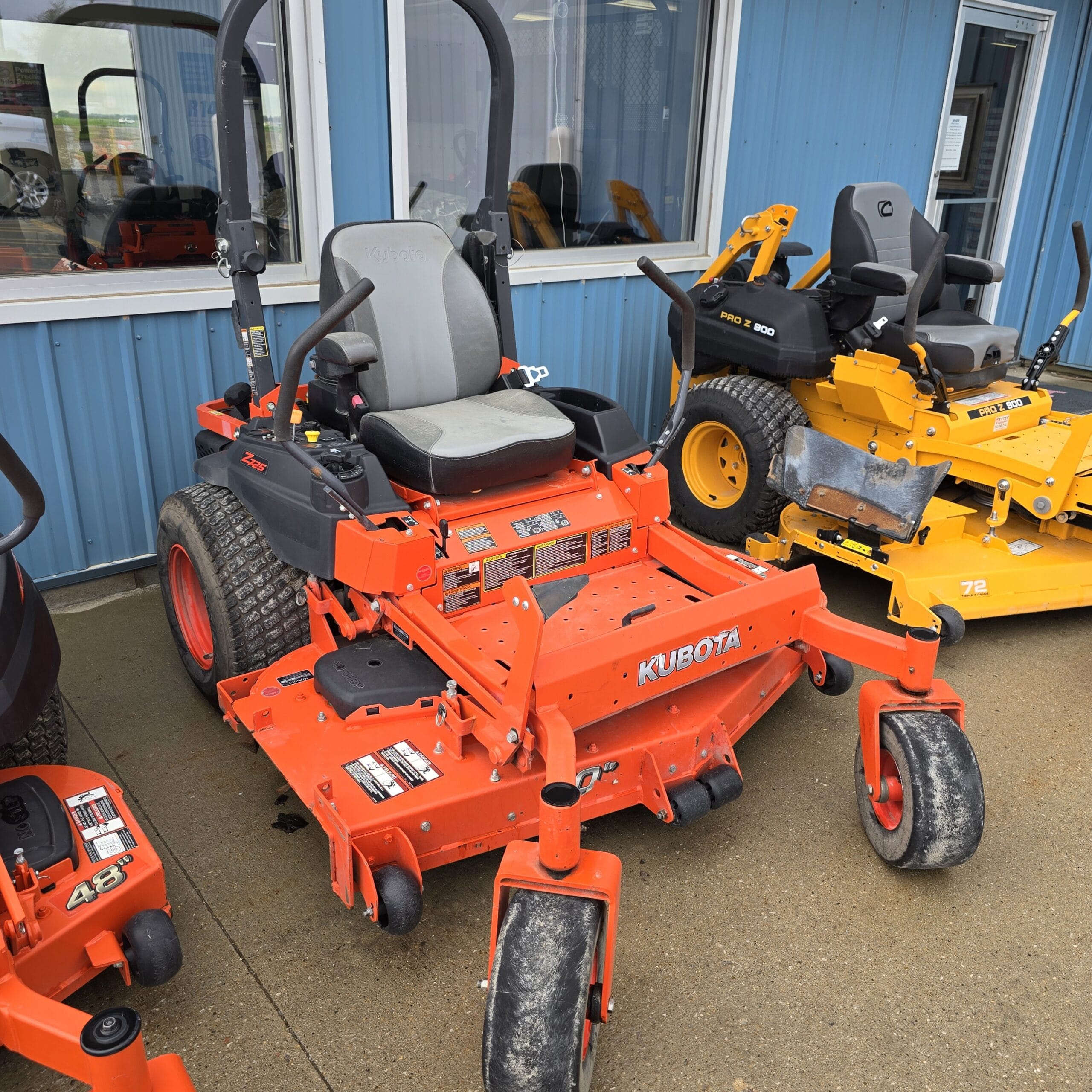 2011 Kubota Z725 Equipment Image0