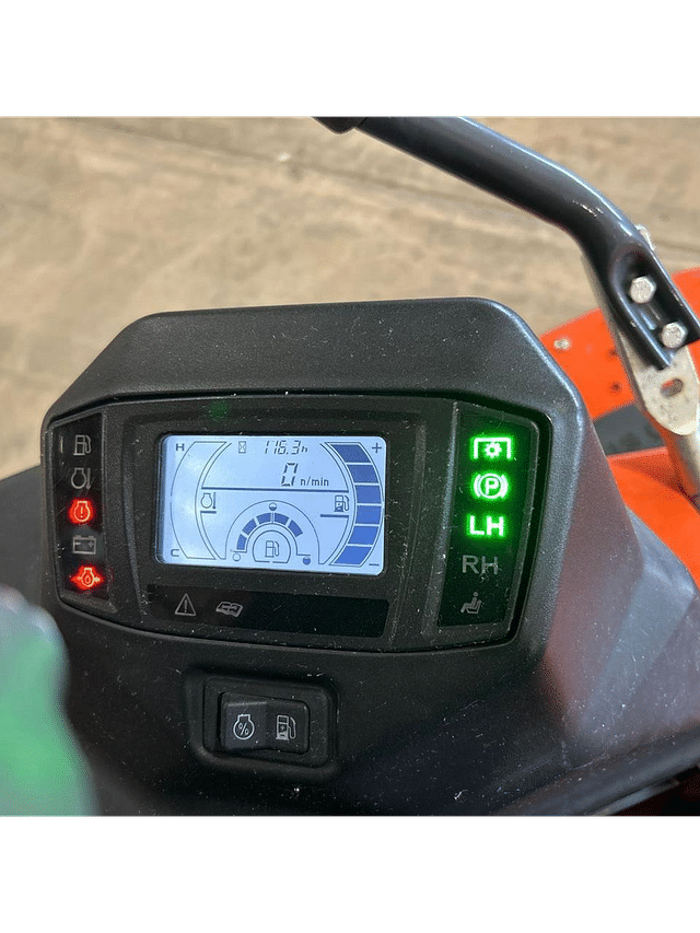 Image of Kubota Z781i equipment image 4