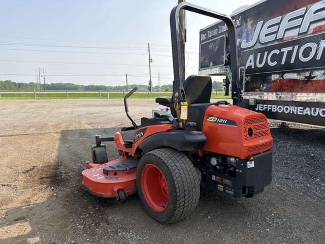 Image of Kubota ZD1211 equipment image 2