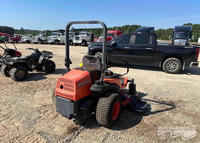 Image of Kubota ZD323 equipment image 4
