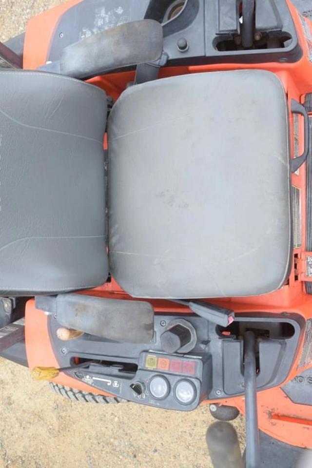 Image of Kubota ZD331 equipment image 4
