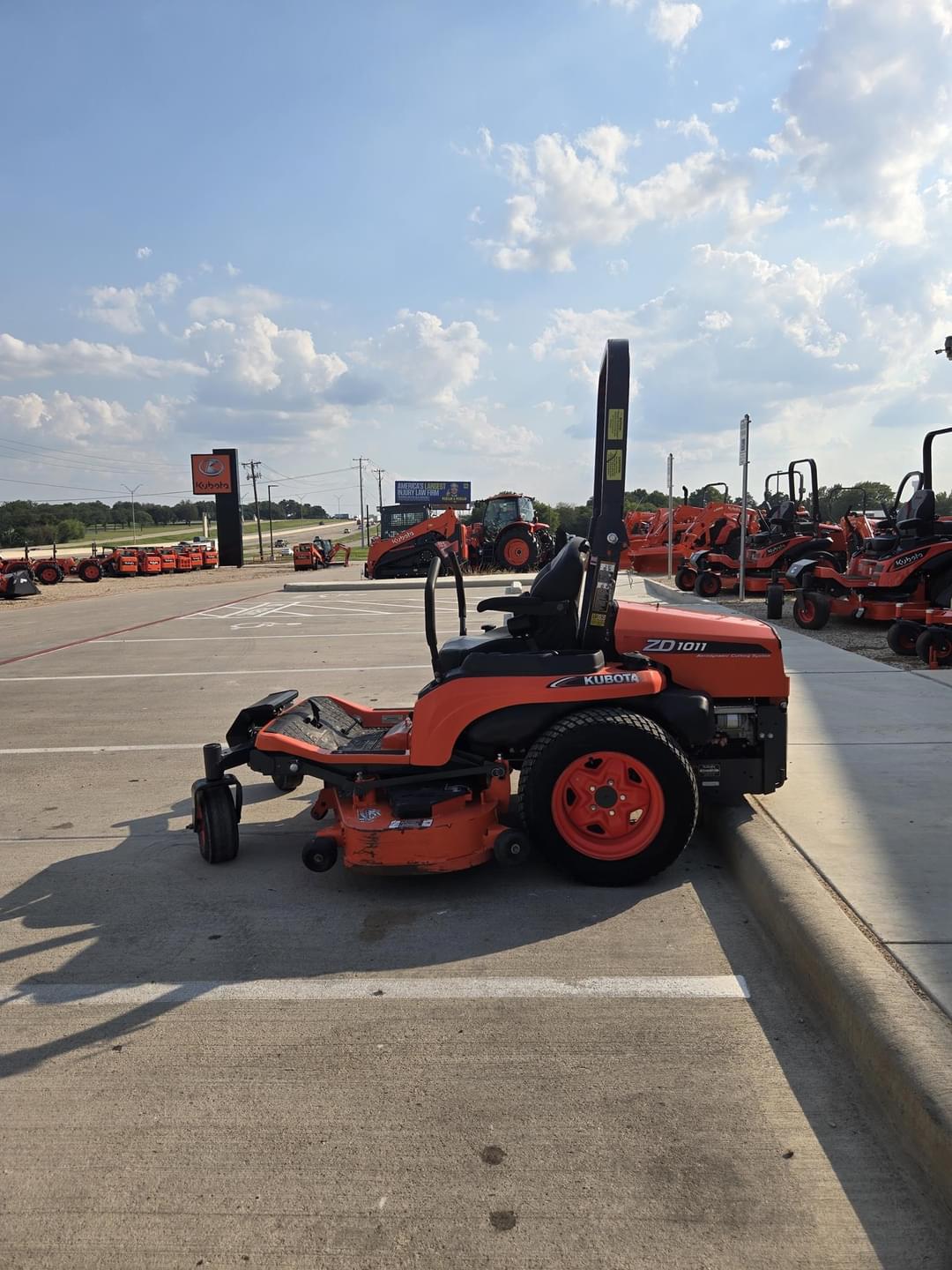 Image of Kubota ZD1011 Image 0