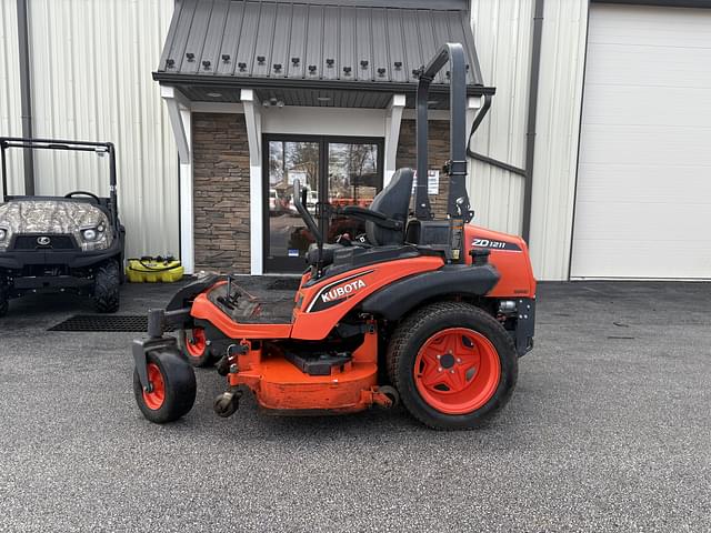 Image of Kubota ZD1211 equipment image 4