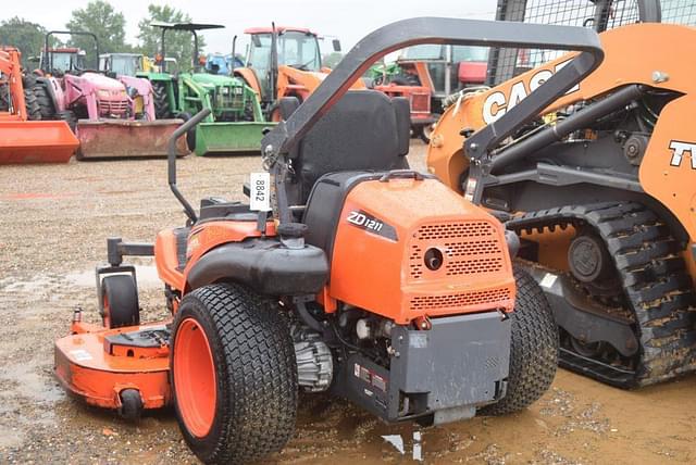 Image of Kubota ZD1211 equipment image 1